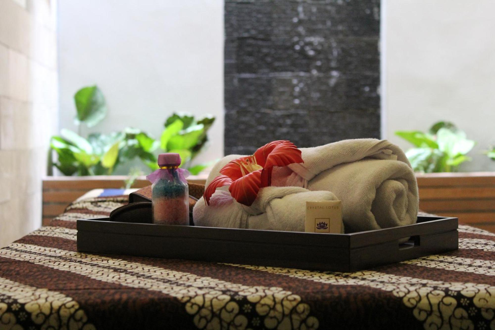 Hotel Crystal Lotus Yogyakarta 4*